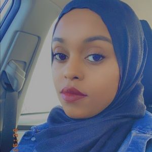 Meet your Posher, Lola